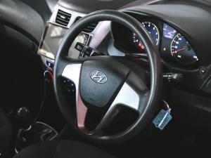Hyundai Accent sedan 1.6 Motion - Image 19