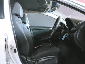 Hyundai Accent sedan 1.6 Motion - Image 21