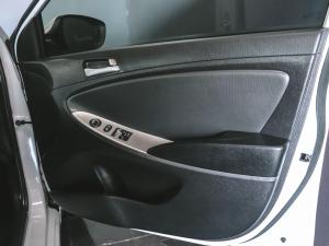 Hyundai Accent sedan 1.6 Motion - Image 22