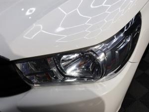 Toyota Hilux 2.0 chassis cab - Image 6