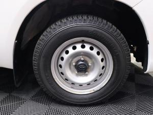 Toyota Hilux 2.0 chassis cab - Image 7