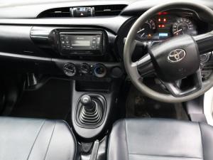 Toyota Hilux 2.0 chassis cab - Image 8