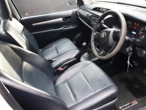 Toyota Hilux 2.0 chassis cab - Image 9