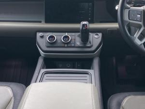 Land Rover Defender 110 D300 X-Dynamic HSE - Image 11