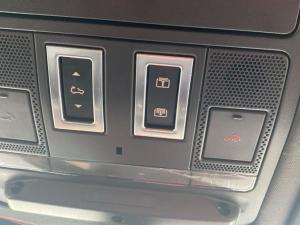 Land Rover Defender 110 D300 X-Dynamic HSE - Image 24