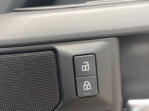 Land Rover Defender 110 D350 X-Dynamic HSE - Image 20