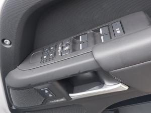 Land Rover Defender 110 D350 X-Dynamic HSE - Image 10