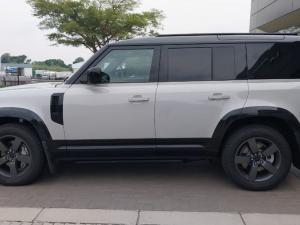 Land Rover Defender 110 D350 X-Dynamic HSE - Image 11