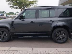 Land Rover Defender 110 D250 X-Dynamic SE - Image 9