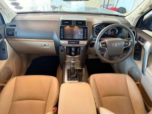 Toyota Land Cruiser Prado 4.0 VX - Image 12