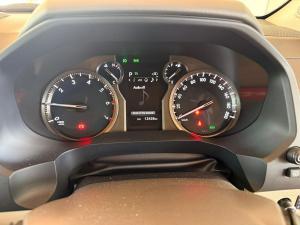 Toyota Land Cruiser Prado 4.0 VX - Image 14