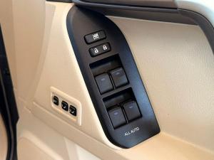 Toyota Land Cruiser Prado 4.0 VX - Image 19