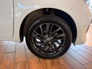 Toyota Vitz 1.0 XR manual - Image 10