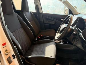 Toyota Vitz 1.0 XR manual - Image 16