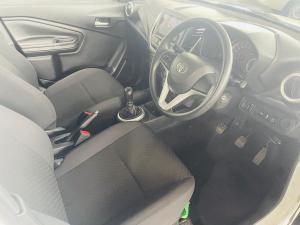 Toyota Vitz 1.0 XR manual - Image 9