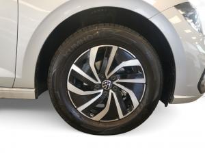 Volkswagen Polo hatch 1.0TSI Life manual - Image 9