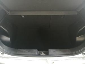 Suzuki Baleno 1.5 GL manual - Image 11