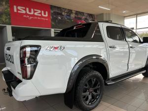 Isuzu D-Max 3.0TD double cab V-Cross 4x4 - Image 10