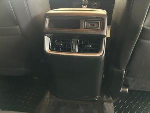 Isuzu D-Max 3.0TD double cab V-Cross 4x4 - Image 36