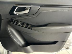 Isuzu D-Max 3.0TD double cab V-Cross 4x4 - Image 31