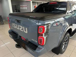 Isuzu D-Max 3.0TD double cab V-Cross 4x4 - Image 10