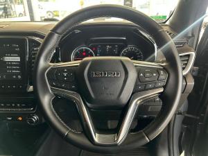 Isuzu D-Max 3.0TD double cab V-Cross 4x4 - Image 13