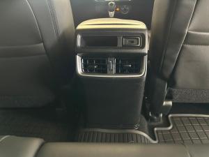 Isuzu D-Max 3.0TD double cab V-Cross 4x4 - Image 29