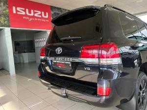 Toyota Land Cruiser 200 4.5D-4D V8 VX-R - Image 11