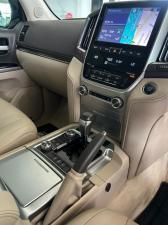 Toyota Land Cruiser 200 4.5D-4D V8 VX-R - Image 16