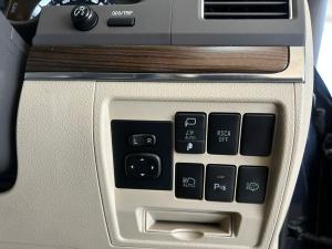 Toyota Land Cruiser 200 4.5D-4D V8 VX-R - Image 24