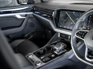 Volkswagen Touareg V6 TDI Executive R-Line - Image 10