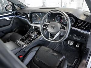 Volkswagen Touareg V6 TDI Executive R-Line - Image 9