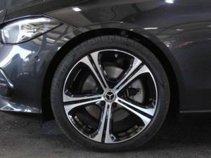 Mercedes-Benz C-Class C220d Avantgarde - Image 4