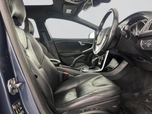 Volvo V40 D3 Momentum Geartronic - Image 16