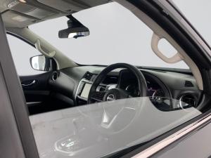 Nissan Navara 2.5D LE 4X2 automatic D/C - Image 15