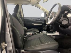 Nissan Navara 2.5D LE 4X2 automatic D/C - Image 16
