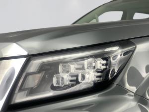 Nissan Navara 2.5D LE 4X2 automatic D/C - Image 4