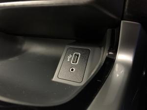 Nissan Navara 2.5D LE 4X2 automatic D/C - Image 7