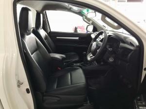 Toyota Hilux 2.4 GD-6 RB SRS/C - Image 12