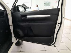 Toyota Hilux 2.4 GD-6 RB SRS/C - Image 14