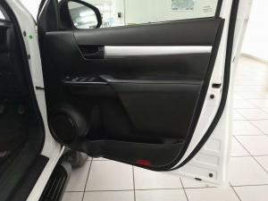 Toyota Hilux 2.4 GD-6 Raider X 4X4 automaticD/C - Image 14