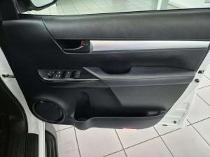 Toyota Hilux 2.4 GD-6 Raider 4X4 automaticD/C - Image 8