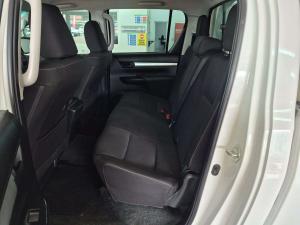 Toyota Hilux 2.4 GD-6 Raider 4X4 automaticD/C - Image 11