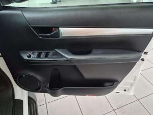 Toyota Hilux 2.4 GD-6 Raider 4X4 automaticD/C - Image 8