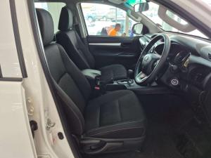 Toyota Hilux 2.4 GD-6 Raider 4X4 automaticD/C - Image 9