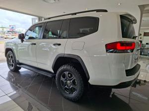 Toyota Land Cruiser 300 3.3D GR-Sport - Image 17