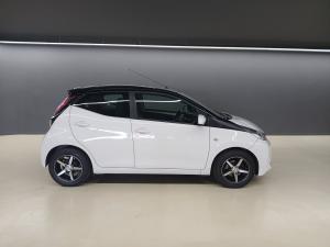 Toyota Aygo 1.0 X-Play - Image 3