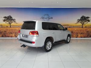 Toyota Land Cruiser 200 4.5D-4D V8 VX - Image 2