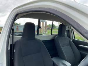 Toyota Hilux 2.4GD-6 single cab Raider manual - Image 16