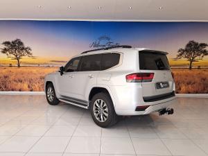 Toyota Land Cruiser 300 3.5T ZX - Image 9